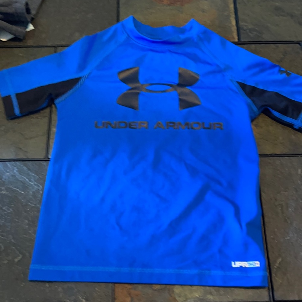 Under armor boys shirt.